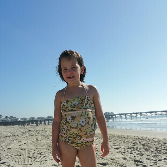 Profile Picture of Tia Hermanson (@tiahermanson) on Poshmark