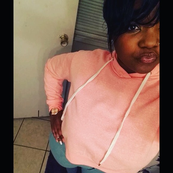 Profile Picture of Black Marilyn (@dbwhite95) on Poshmark