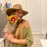 Profile Picture of Caroline Hudon (@carol_hudon) on Instagram