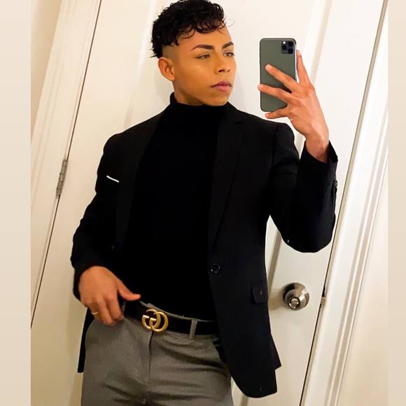 Profile Picture of Víctor Oswald (@vixtor223) on Poshmark