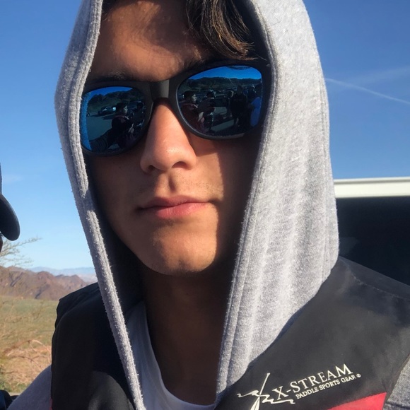 Profile Picture of Andrew Lovegren (@andrew_1258) on Poshmark