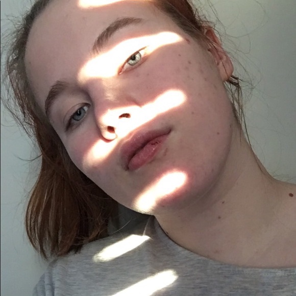 Profile Picture of Celeste Schultheiss (@celestesxoxo) on Poshmark