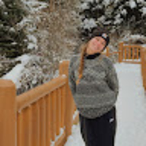 Profile Picture of Ava Zuerlein (@akzuerlein) on Poshmark