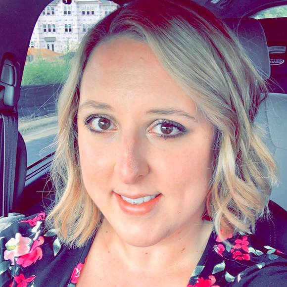 Profile Picture of Lindsay Kocmich (@lindsayrn10) on Poshmark