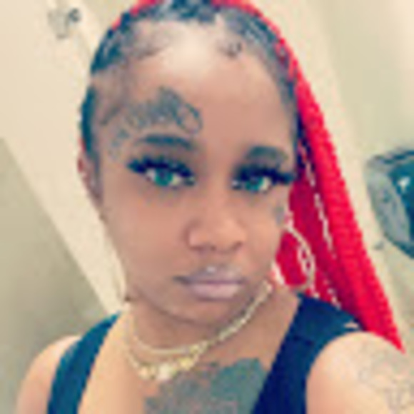 Profile Picture of Ashley Peeples (@ashleypeeples21) on Poshmark