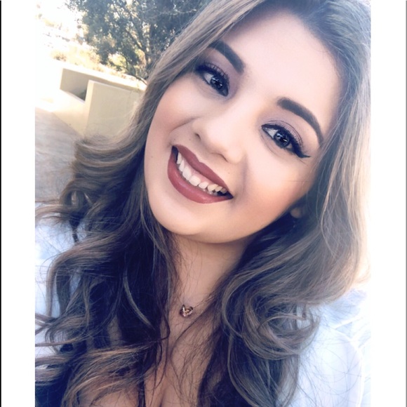 Profile Picture of Maria Tapia (@mtapia1993) on Poshmark