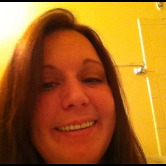 Profile Picture of Amanda Labeau (@alabeau) on Poshmark