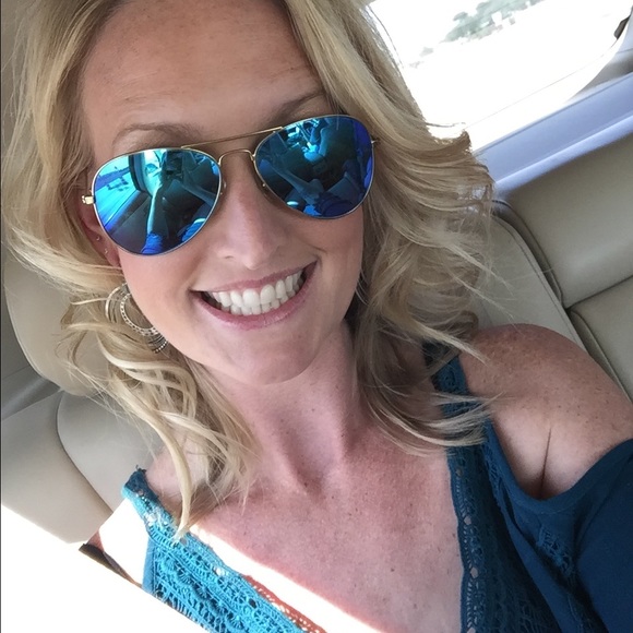 Profile Picture of Amanda Zilligen (@a_zilligen) on Poshmark