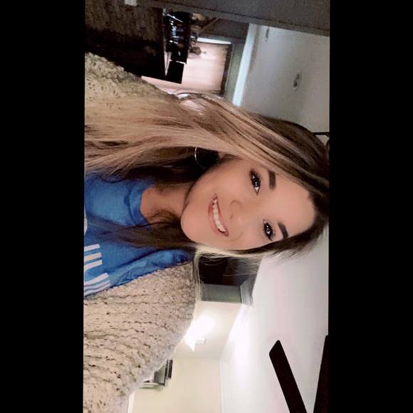 Profile Picture of Autumn Mitchell (@autumnbm_2004) on Poshmark