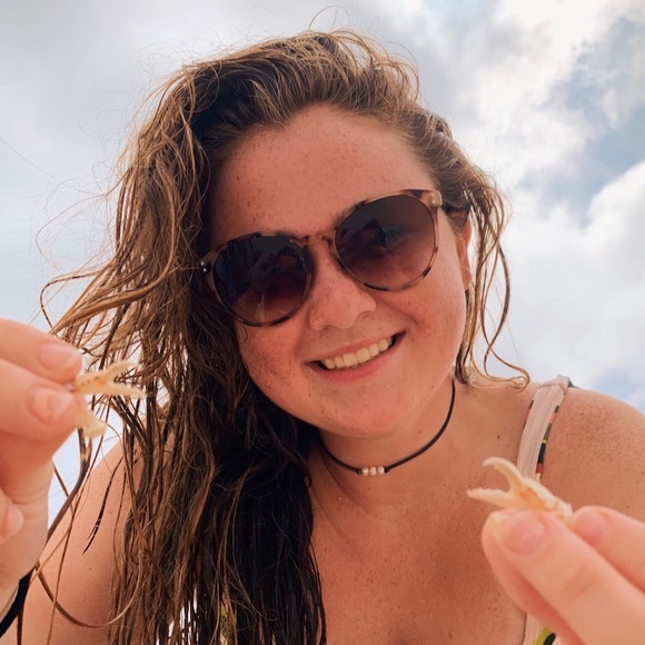 Profile Picture of Kerryn Magee (@kerrynmagee) on Poshmark