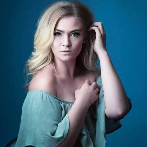 Profile Picture of Chelsea Donkersgoed (@donkersgoedc) on Poshmark