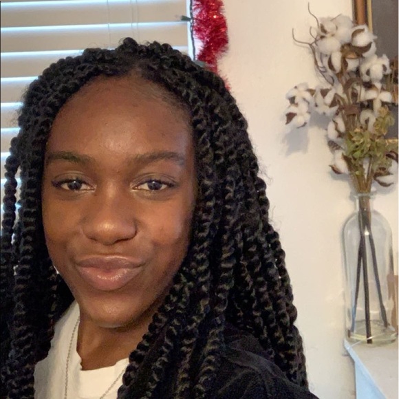 Profile Picture of Aliyah Willms (@aliyahpeah) on Poshmark