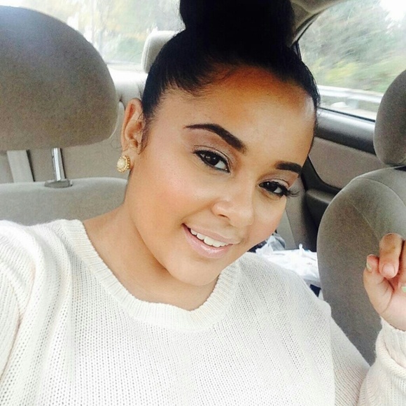 Profile Picture of Gia Tanzilli (@giavonna28) on Poshmark
