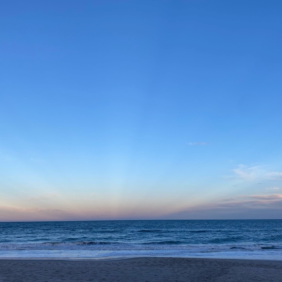 Profile Picture of Lauren Hinnenkamp (@laurenhinnen) on Poshmark