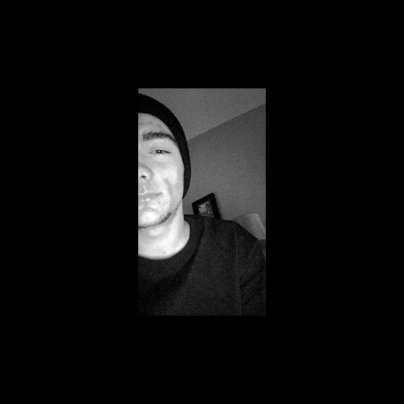 Profile Picture of Tim Hunt (@timothyh999) on Poshmark