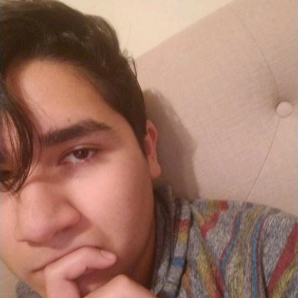 Profile Picture of Matt Gonzales (@fluffyfoxtato) on Poshmark