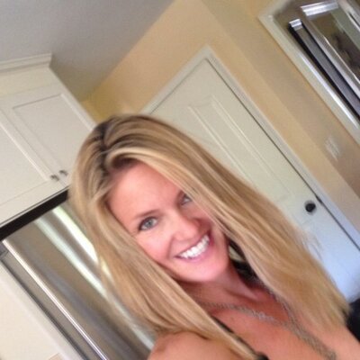 Profile Picture of Julia Alger (@katrinejulia) on Twitter