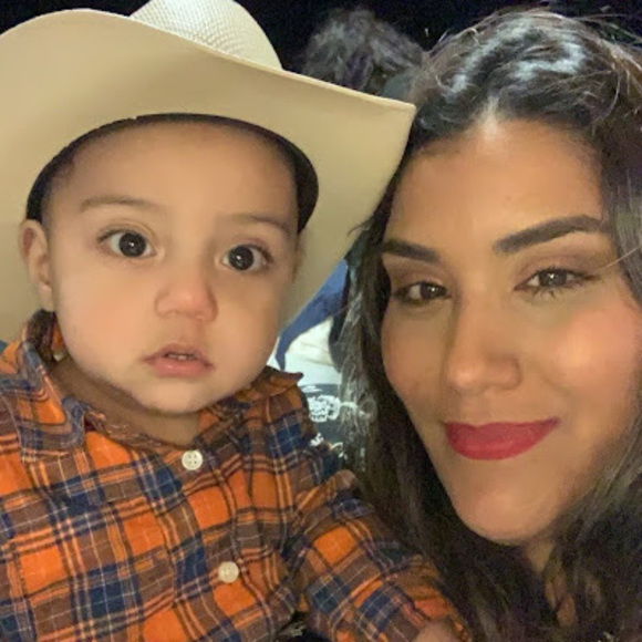 Daniela Ontiveros - Poshmark Profile Picture of Daniela Ontiveros (@danielaonti89) on Poshmark