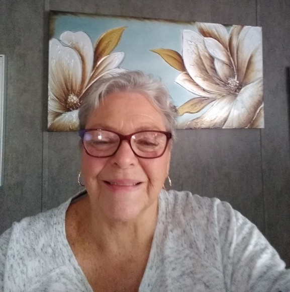 Profile Picture of Billie Chandler (@billiechandler) on Poshmark