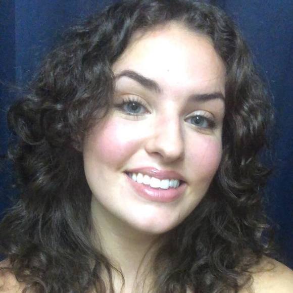 Profile Picture of Isabelle Steiner (@izzysteiner1) on Poshmark