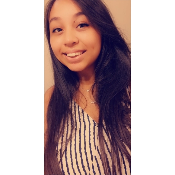 Profile Picture of Joelle Toves-aulaumea (@joeeellex3) on Poshmark