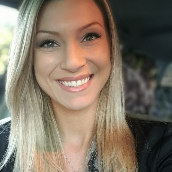 Profile Picture of Starr Patterson (@starrpat777) on Poshmark