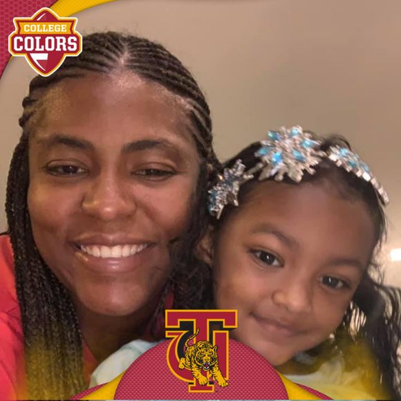 Profile Picture of Charmaine Crumbsy (@ccrumbsy) on Poshmark