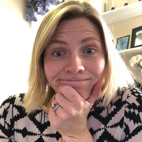 Profile Picture of Sarah Buszmann (@sbuszmann) on Poshmark