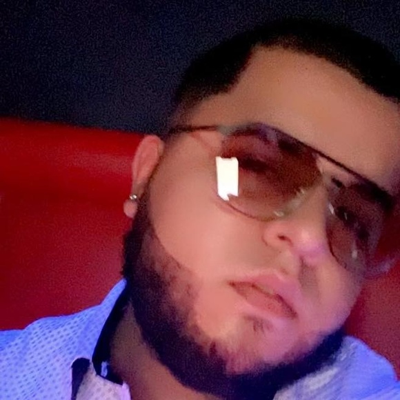 Profile Picture of Kevin Pagán (@goldo958) on Poshmark