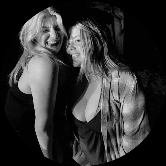 Profile Picture of Olivia Caviola (@oliviacaviola) on Poshmark