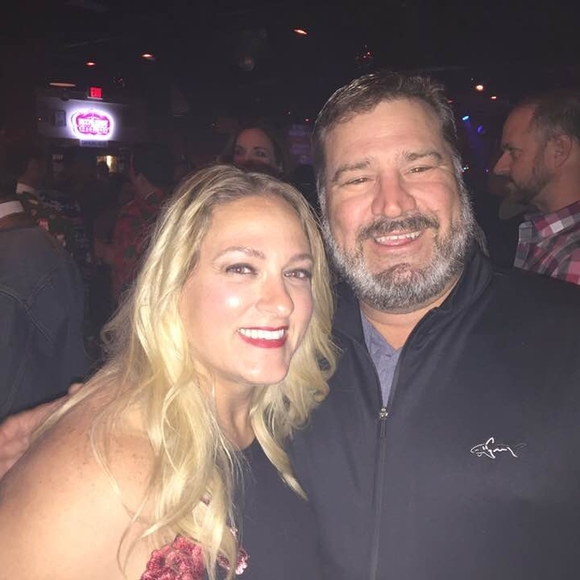 Profile Picture of Neysa Varnum (@neneholt) on Poshmark