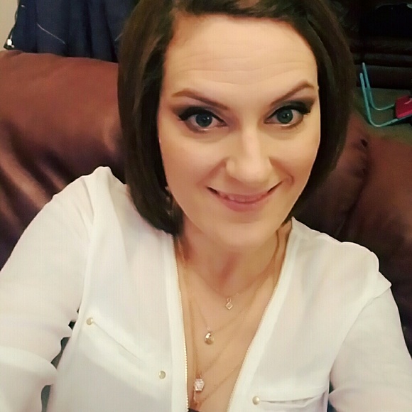 Profile Picture of Shelly Remington (@smremy) on Poshmark