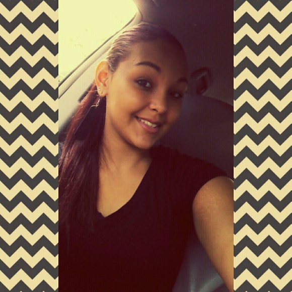 Profile Picture of Brianna Locklear (@natasha_raine68) on Poshmark
