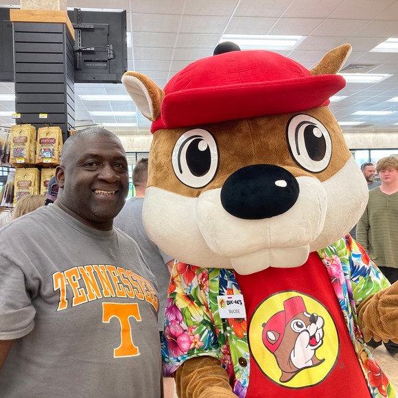 Profile Picture of Thomas Kenton (@thomaskenton) on Poshmark