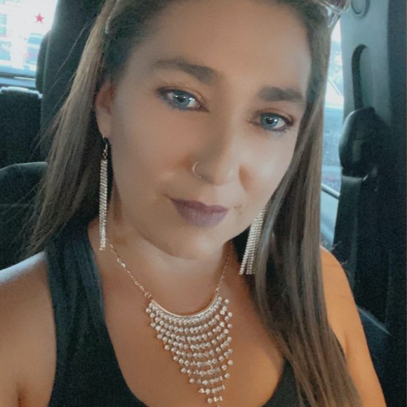 Profile Picture of Crystal Rowe (@crystal13) on Poshmark