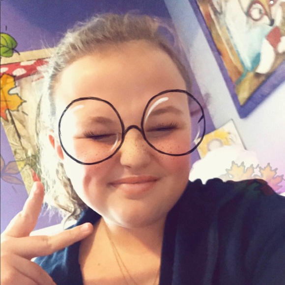 Profile Picture of Addison Cole (@wolf343377) on Poshmark