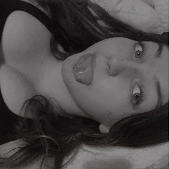 Profile Picture of Kelly Conboy (@kelly_conboy) on Poshmark