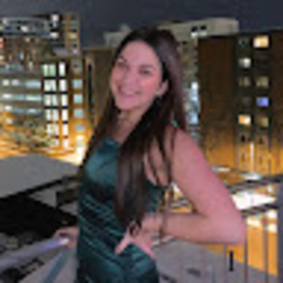 Profile Picture of Jamie Wieckowski (@wieckowskijamie) on Poshmark