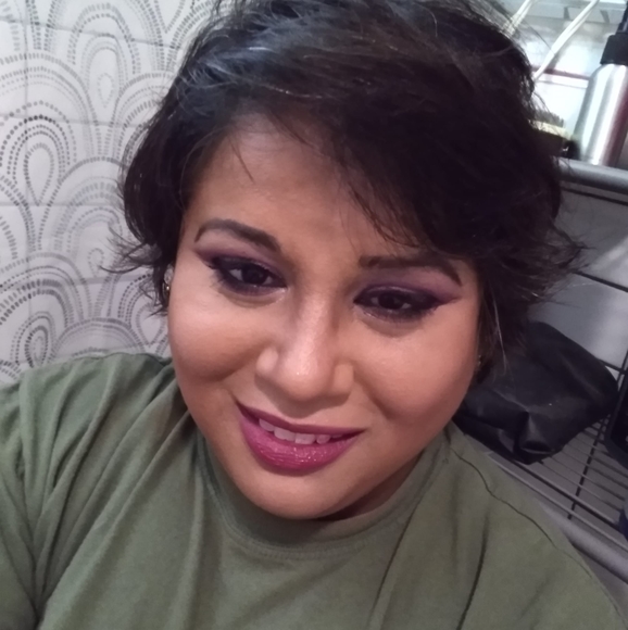 Shameza Johnson - Poshmark Profile Picture of Shameza Johnson (@luvbug612) on Poshmark