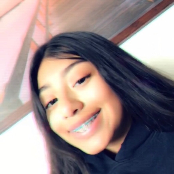 Profile Picture of Kimberly Chaidez (@v1kimberlyy) on Poshmark