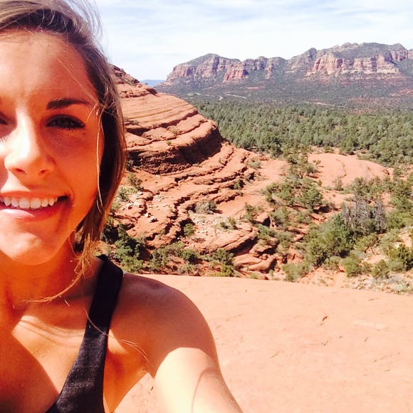 Profile Picture of Paige Hendrix (@paaiiggee_h) on Poshmark