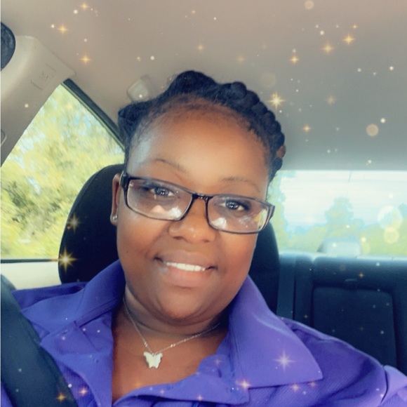 Profile Picture of Shavonda Nealy (@srnealy31) on Poshmark