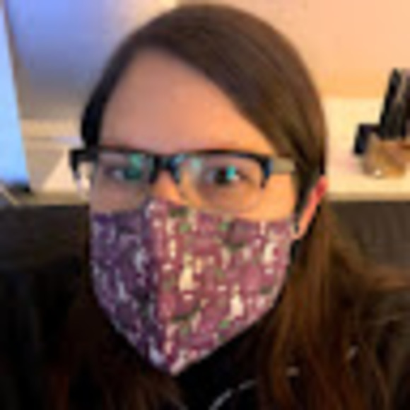 Profile Picture of Erin Fossum (@erinfossum) on Poshmark