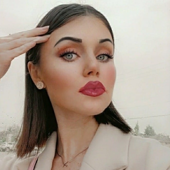 Profile Picture of Robin Sampson (@robin_sampson) on Poshmark