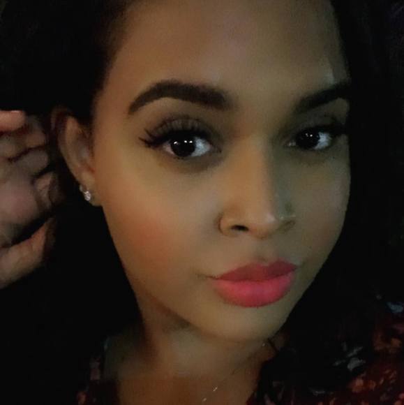 Profile Picture of Tia Mckenna (@althia29) on Poshmark