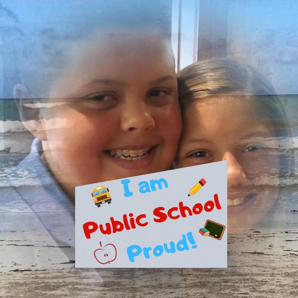 Profile Picture of Renee Knight (@lukehannah1) on Poshmark