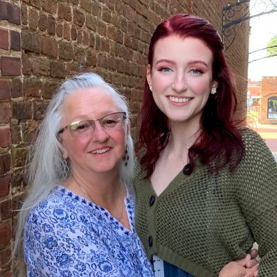 Profile Picture of Joan Freeman (@piggarella) on Twitter