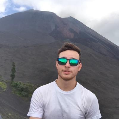 Profile Picture of Gary Reyes (@alex_gare) on Twitter