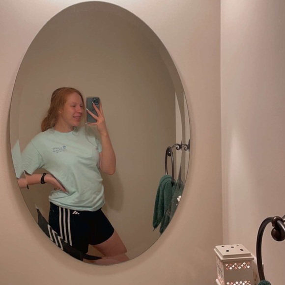 Profile Picture of Kimberly Hosonitz (@khosonitz) on Poshmark