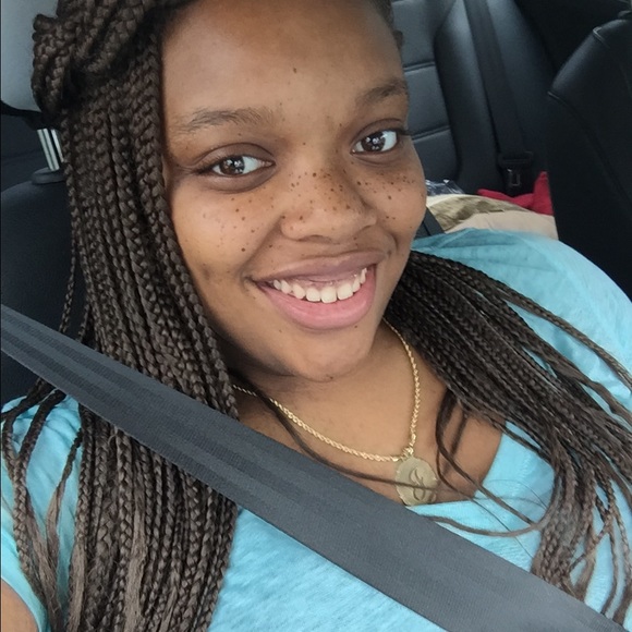 Profile Picture of Janelle Hill (@janelle360) on Poshmark